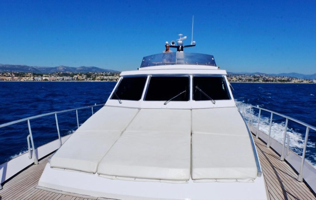 Botel Yacht Charter Cannes Antibes *