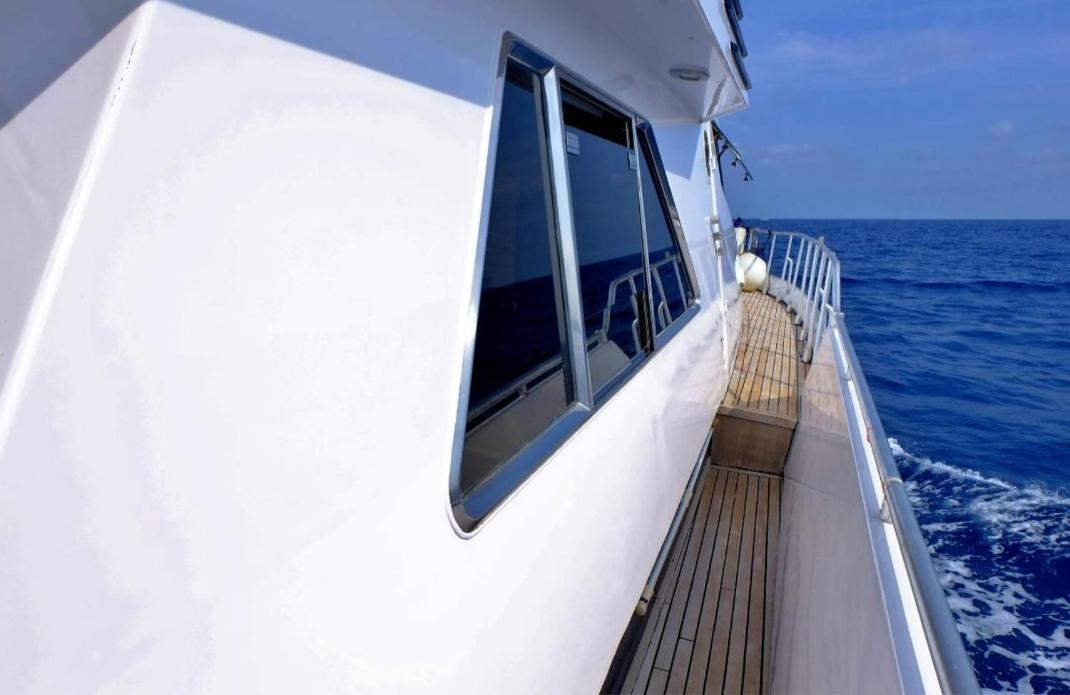 Yacht Charter Cannes Antibes Botel