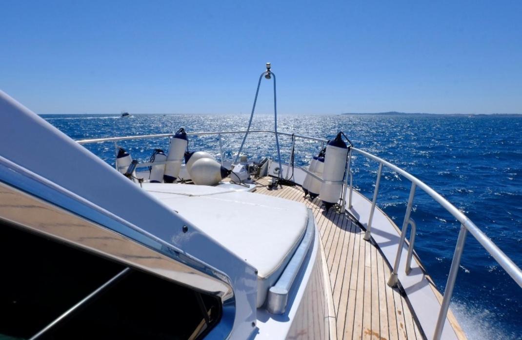 Yacht Charter Cannes Antibes Botel Nice