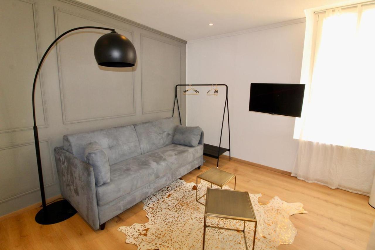 Lovely Renovated Golden Square Pedestrian Appartement
