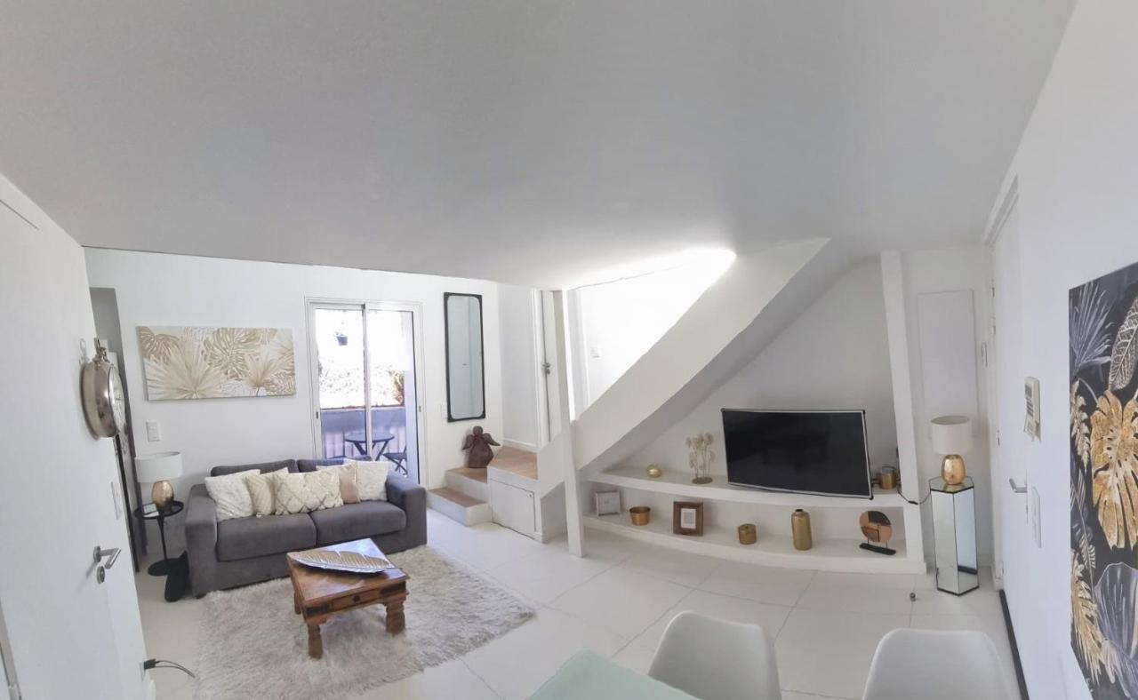 R.d.v. Center Apartment *
