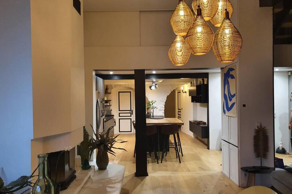 Loft De Type Industriel Et Spacieux Apartment