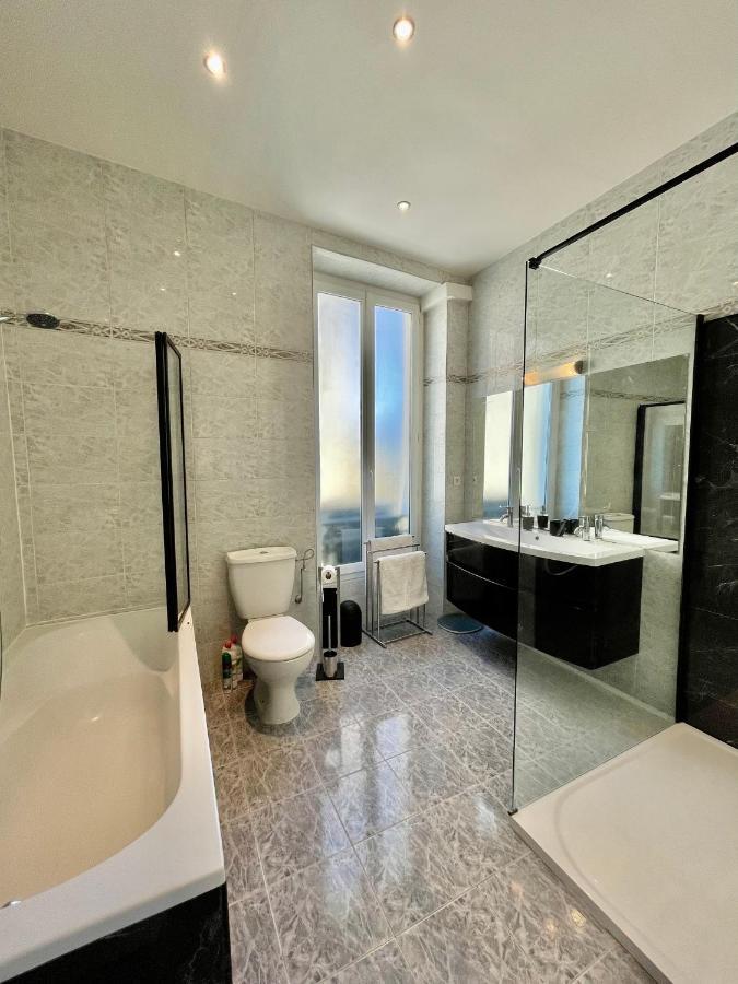 Spacious 3 Bedroom Flat Center - Magnificent View-parking *