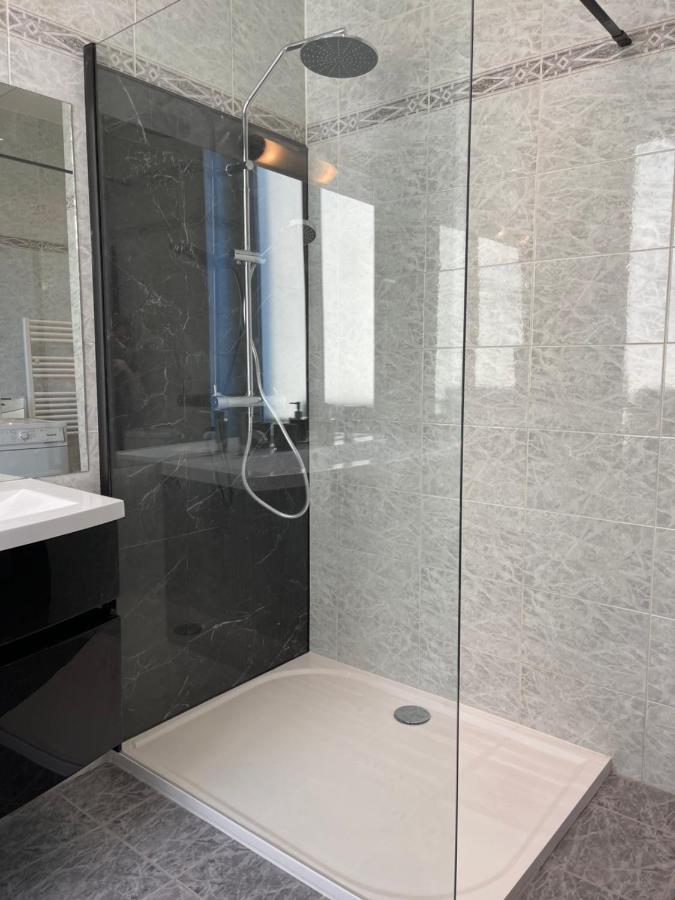 Spacious 3 Bedroom Flat Center - Magnificent View-parking Appartement *