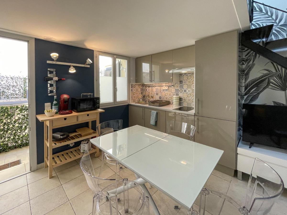 Near Promenade 4 People Nice