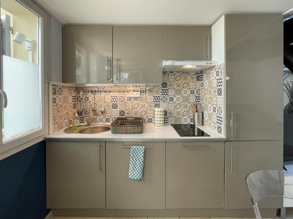 Near Promenade 4 People Apartment