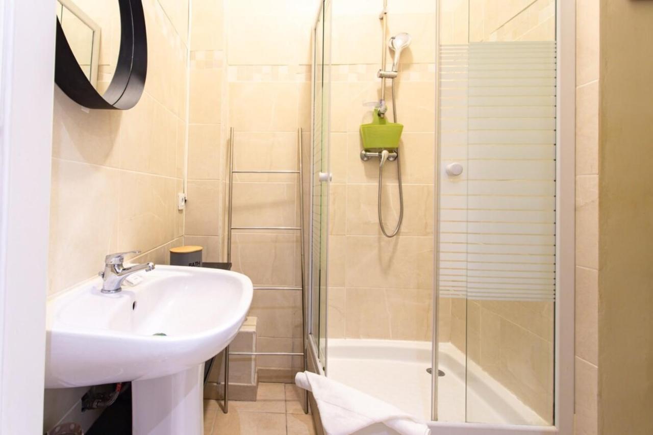 Air-conditioned Flat In The Centre Of Apartment *