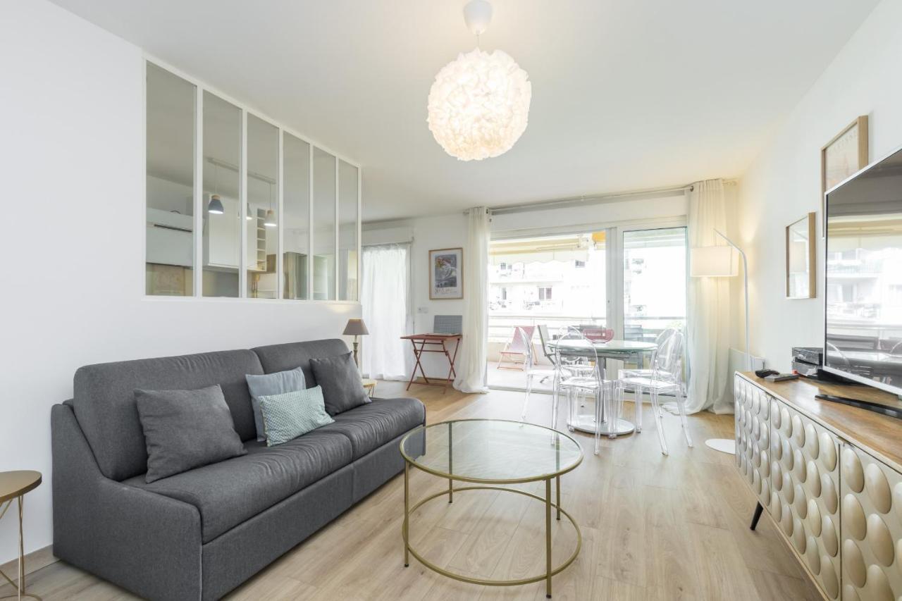 Large 2 Bdr At Port * Nice