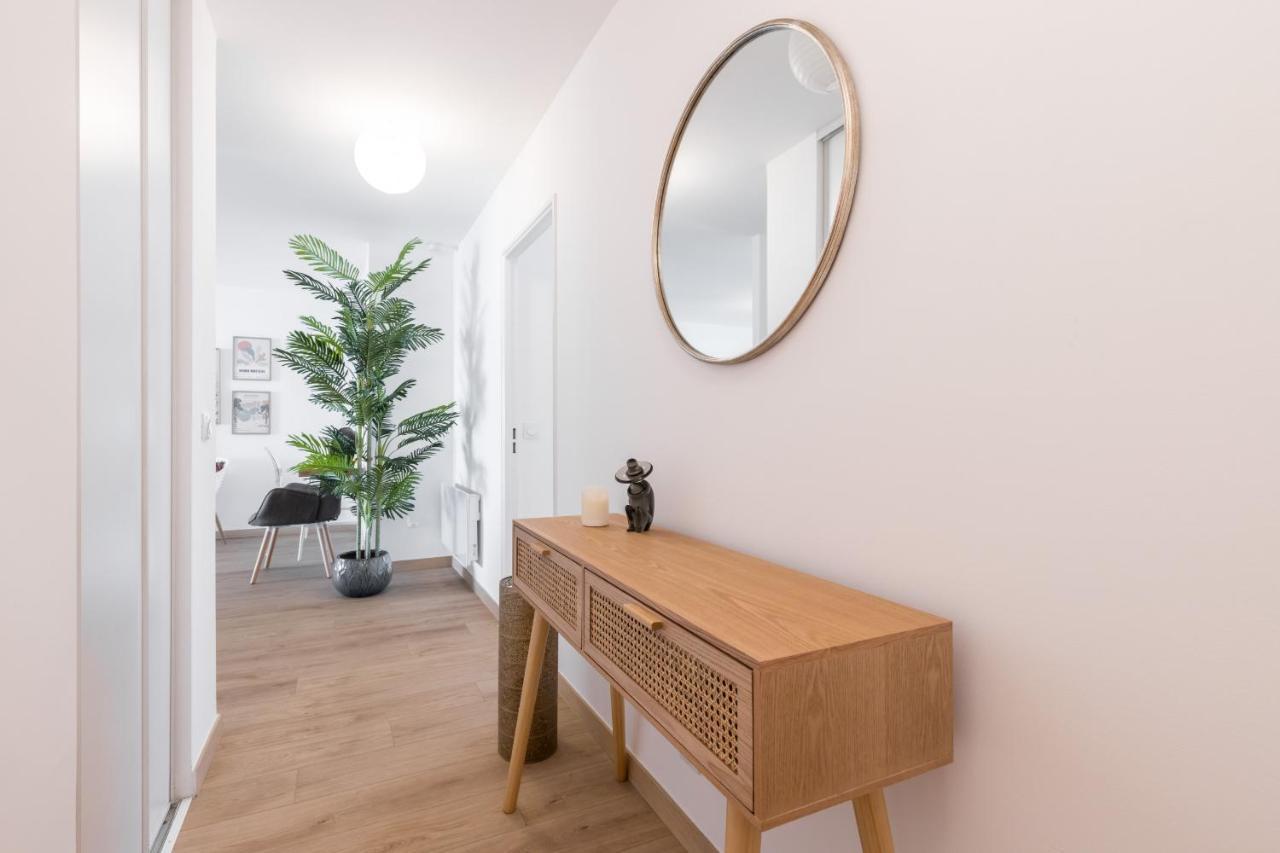 Large 2 Bdr At Port Nice