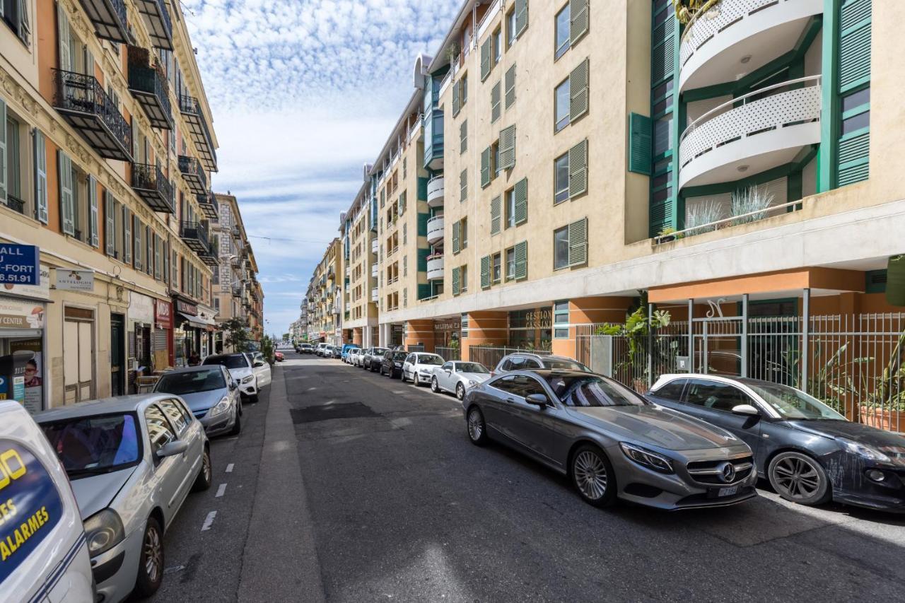 Large 2 Bdr At Port * Nice