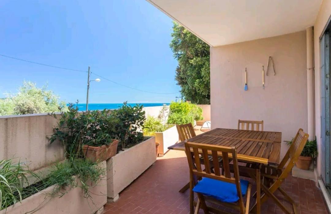 Relaxing Place With Wonderful View...calme Avec Vue Magnifique Sur La Baie Des Anges, En Campagne A 12 Minutes De La Promenade Des Bed & Breakfast