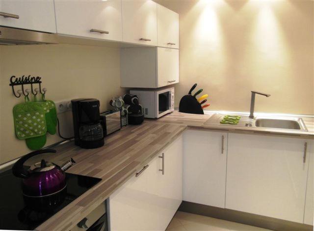 Charming Corner Abode With Castle Views *