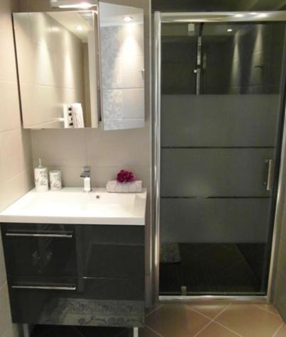 Apartment Charming Corner Abode With Castle Views Nice