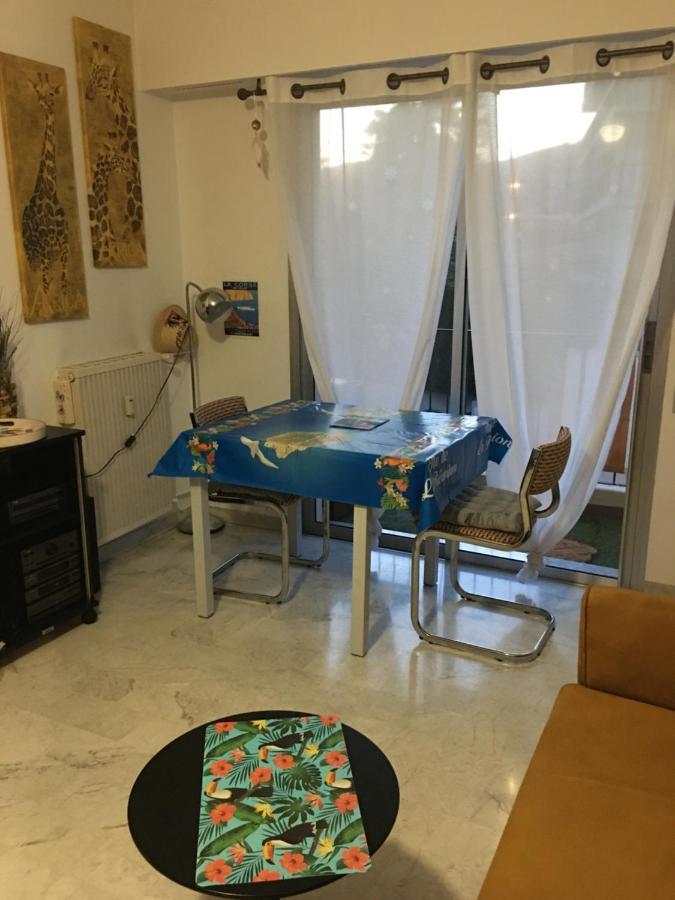 Standing Apartment *