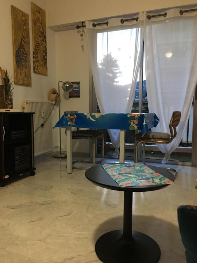 Standing Apartment *