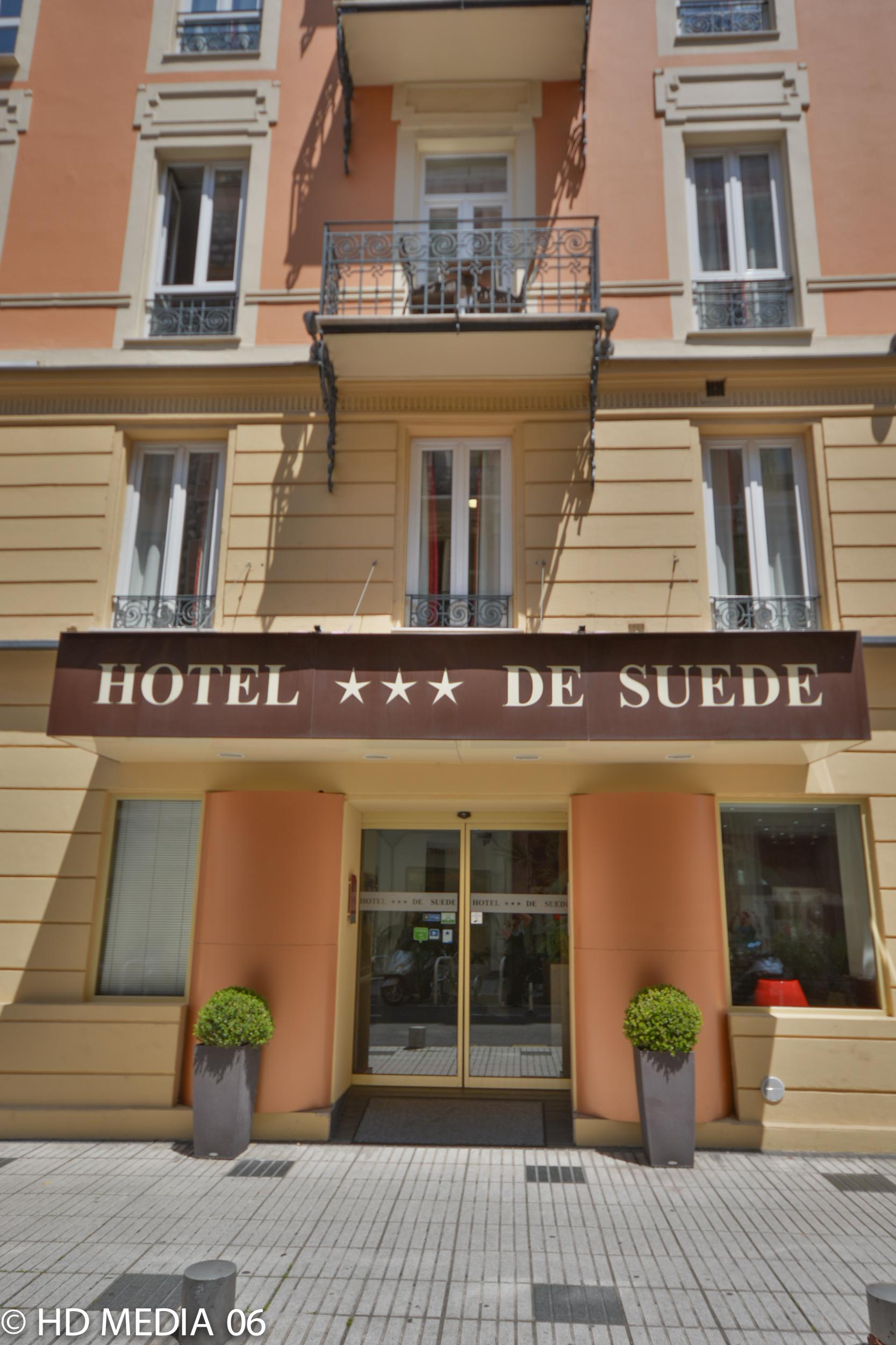 De Suede 3*