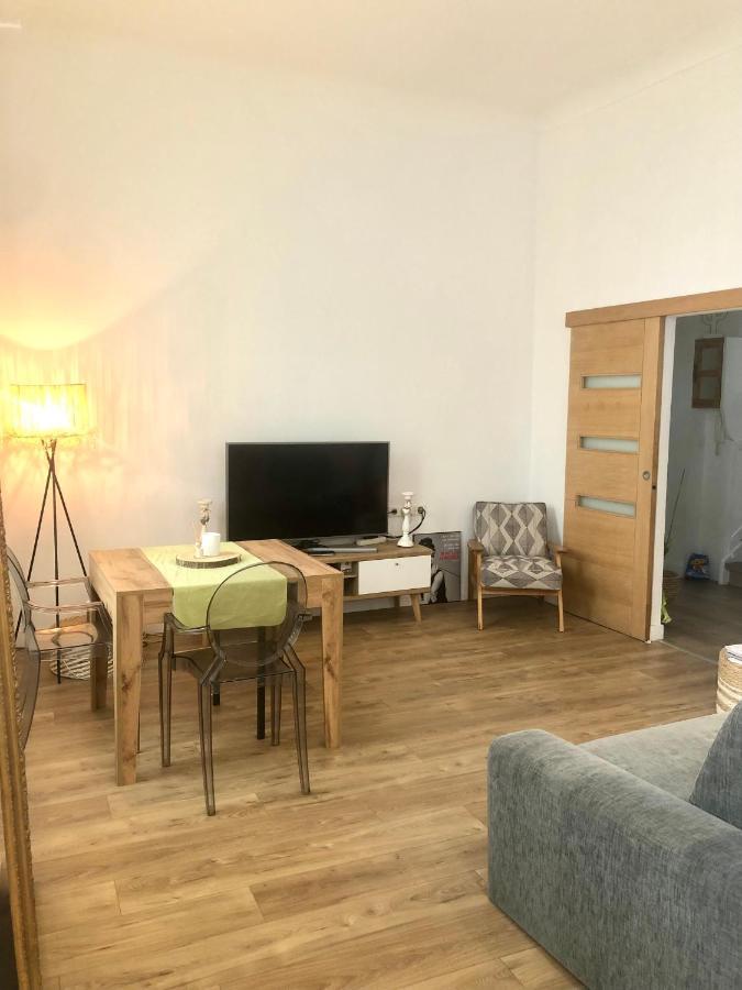 Apartment Zen Avec Patio Et Climatisation, En Centre-ville