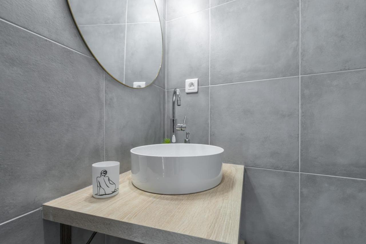 Apartment Le 323 Prom - Beachfront - Parking - Near Tram &supermarket - Ac - Washing Machine *