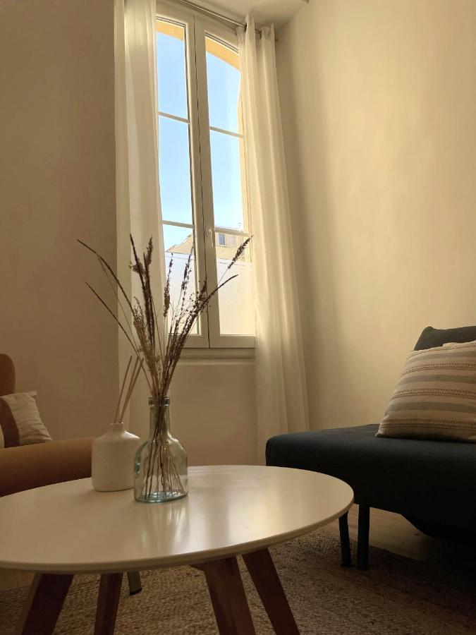 Apartment Cozy One Bedroom Apartment-city Center *