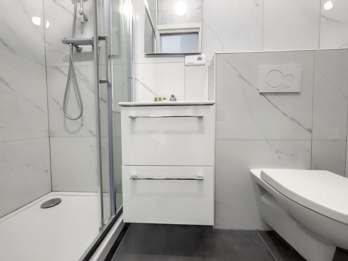 Nestor&jeeves - Rosie France Riviera - Close Sea - Balcony *