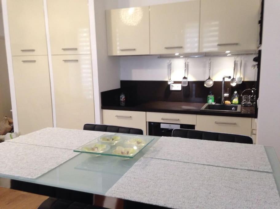 #28 1 Bdr Flat Ac Balcony Hper 10mins To & Old Town * Nice