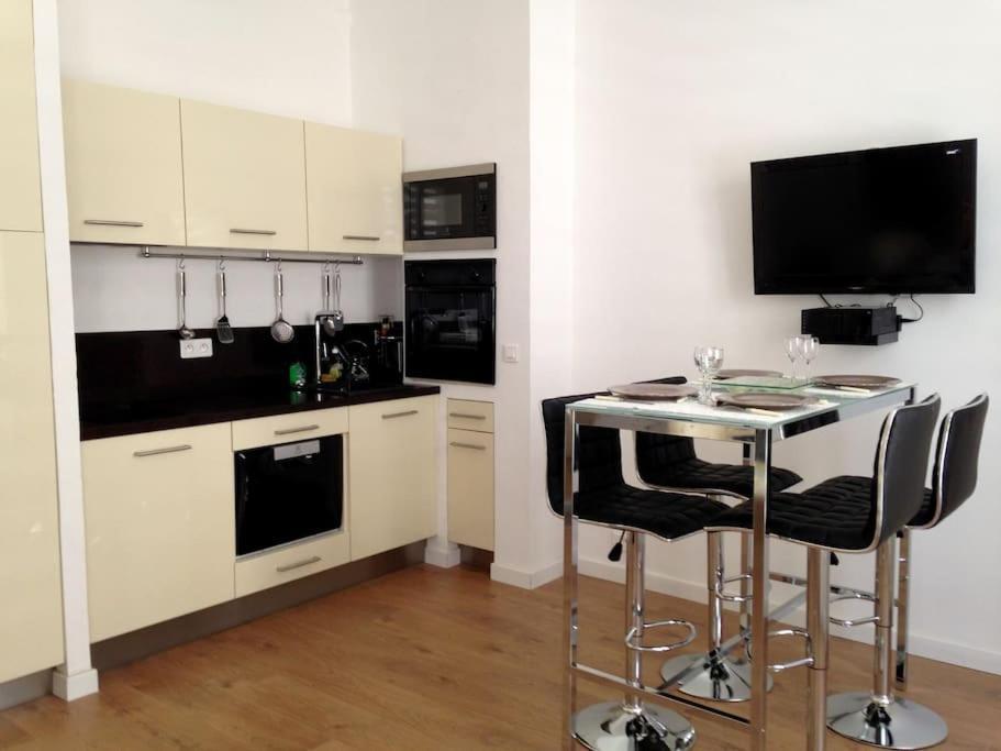 Appartement #28 1 Bdr Flat Ac Balcony Hper 10mins To & Old Town *