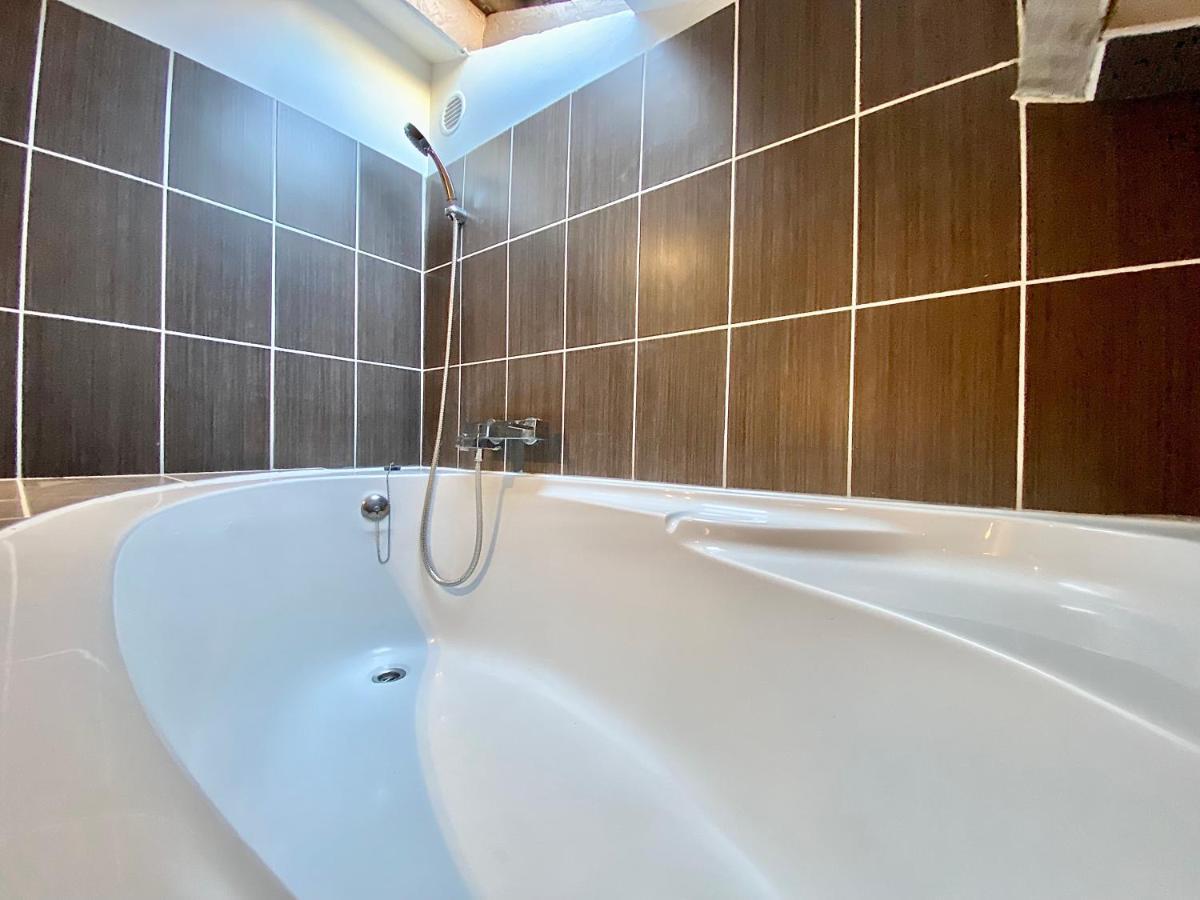 Lovely & Cozy Duplex Heart Of With Bathtub! Nice