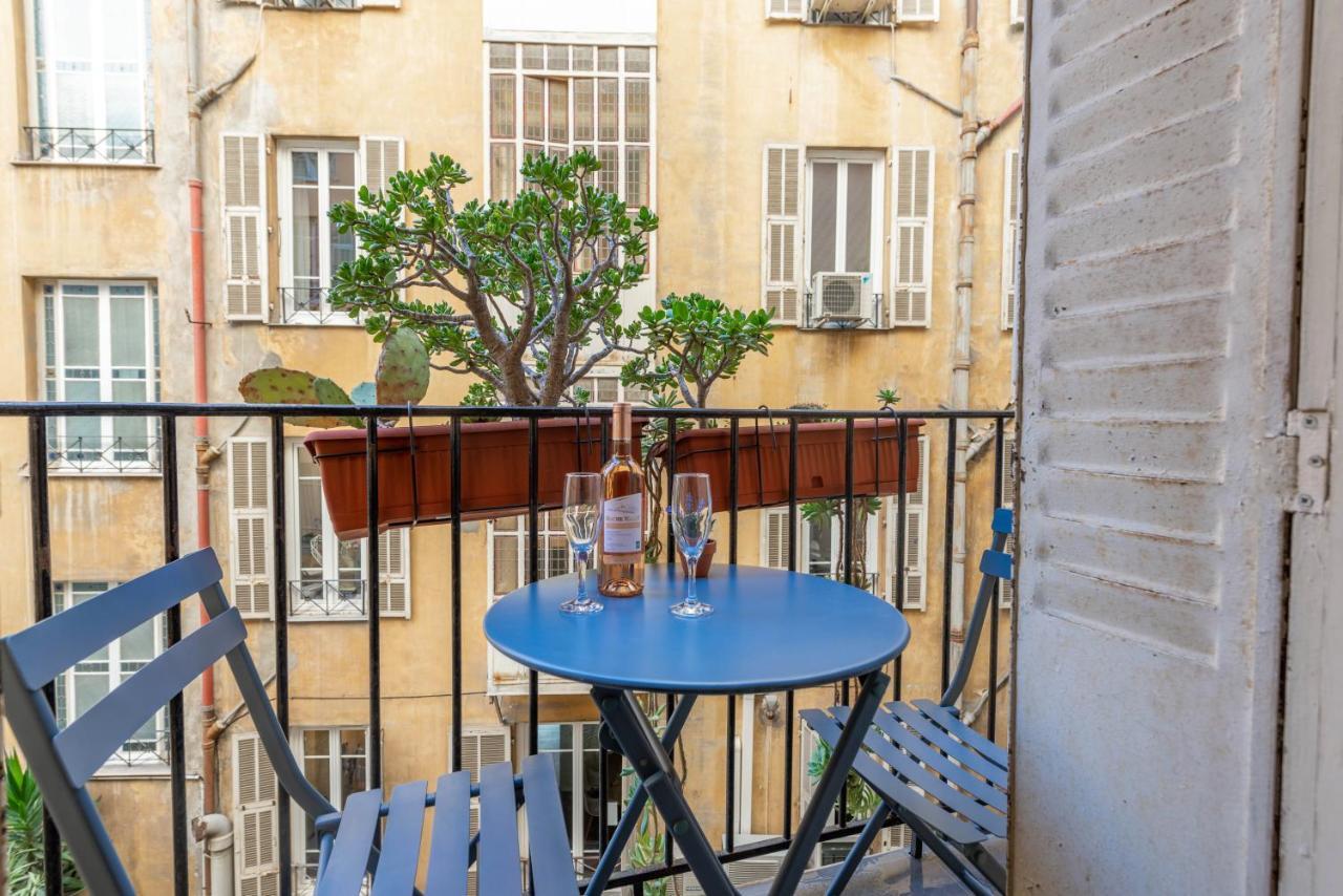 Art Deco Flat 45 M² Apartment *