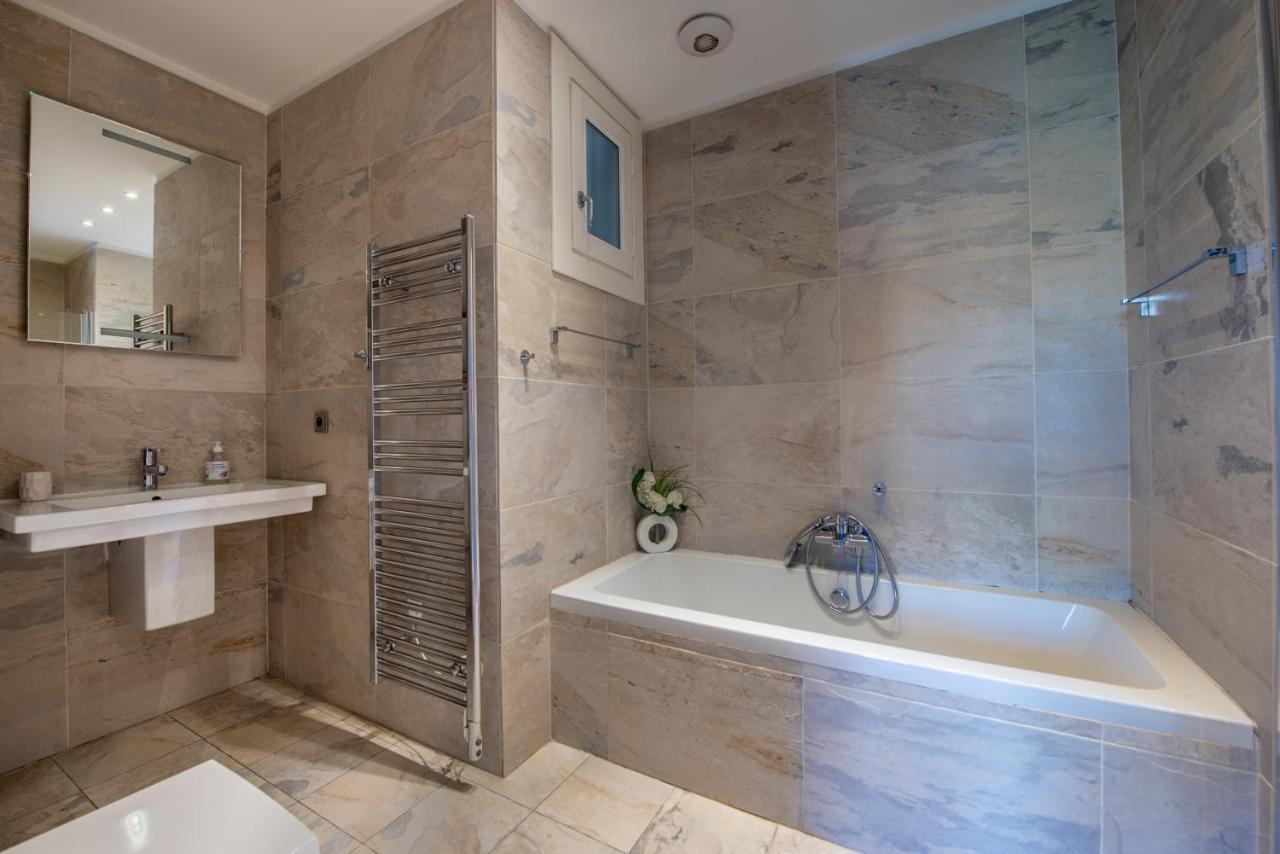 Apartment Victor Hugo - Modern And Sunny, Terrace, 2 Baths *