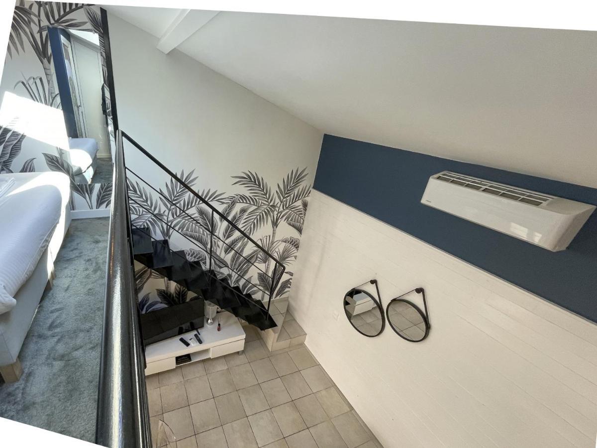 Near Promenade 4 People Nice