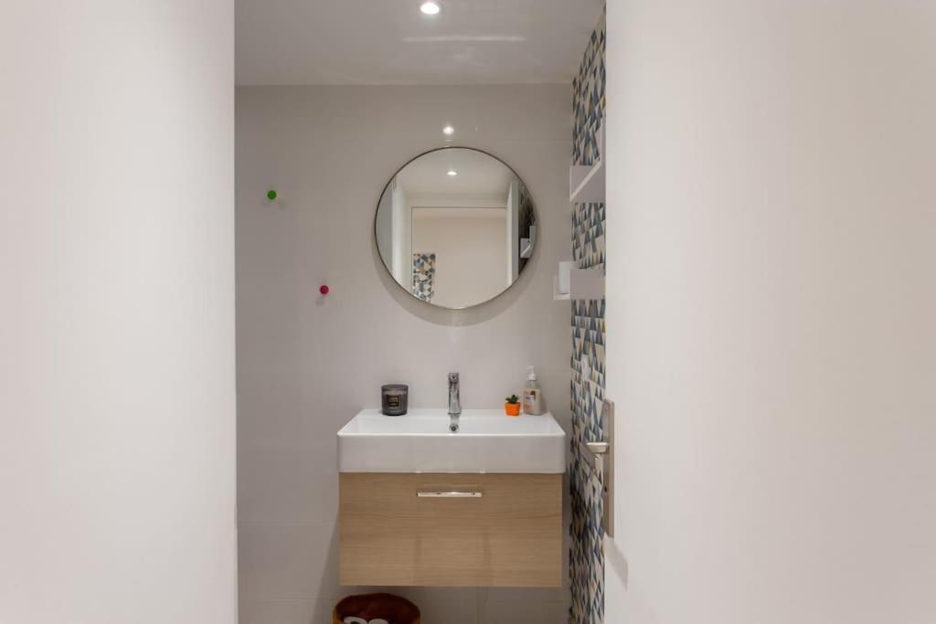 L10 2 Bedrooms Old Wifi 3mins Sea * Nice