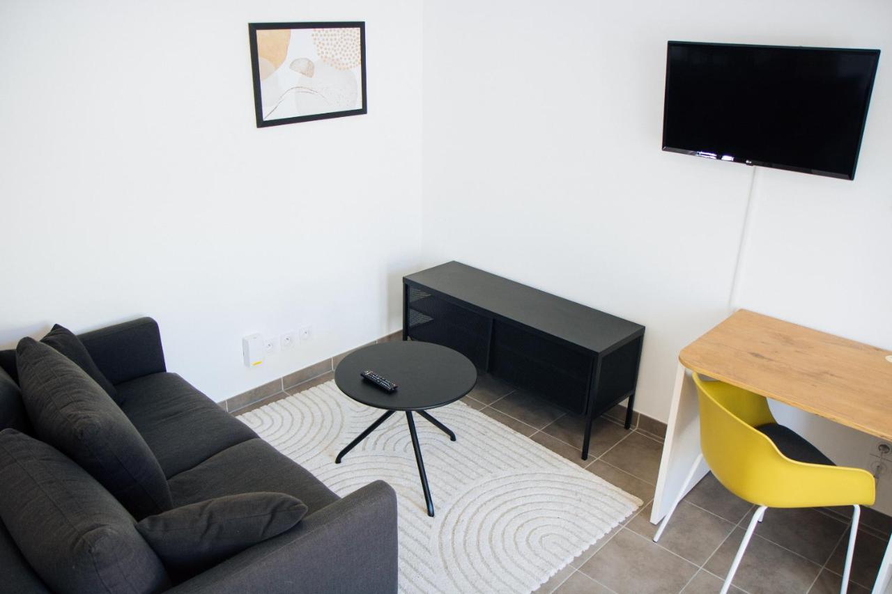 Twenty Business Flats Angely Aparthotel *