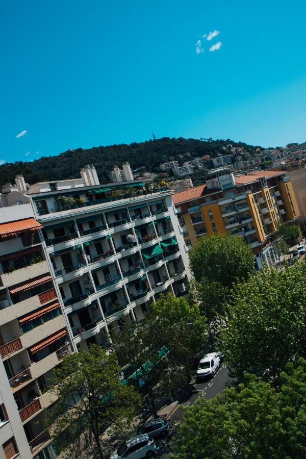 Twenty Business Flats Angely