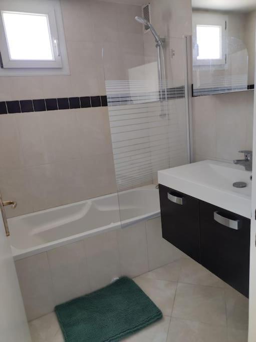 Appart Proche Bord De Apartment *