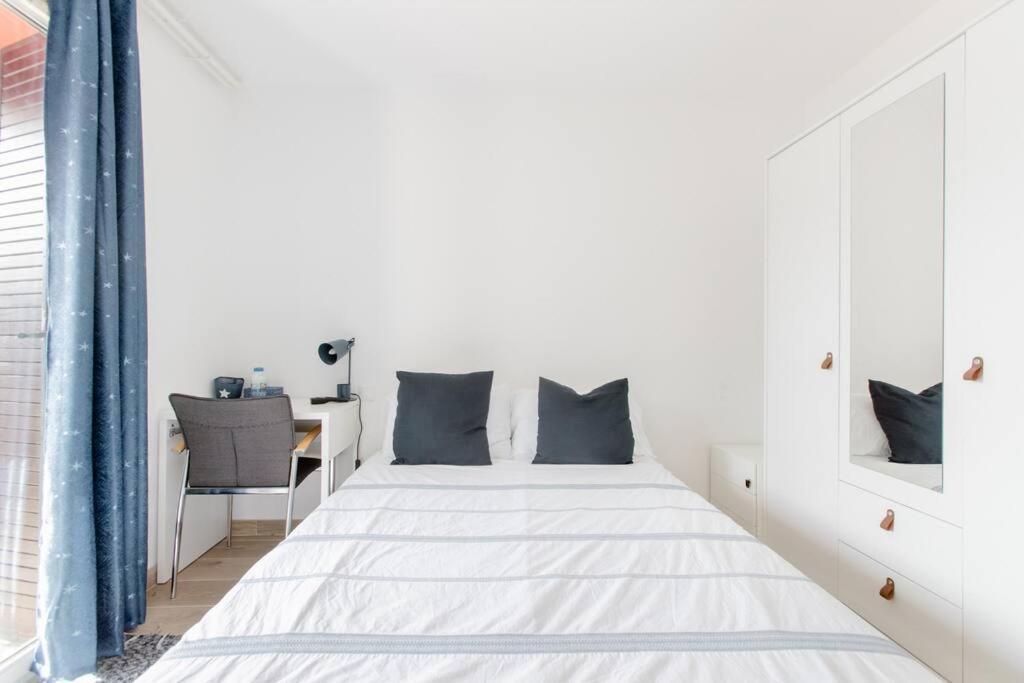 Homestay Private In Renovated - Tram 1 Min Walk