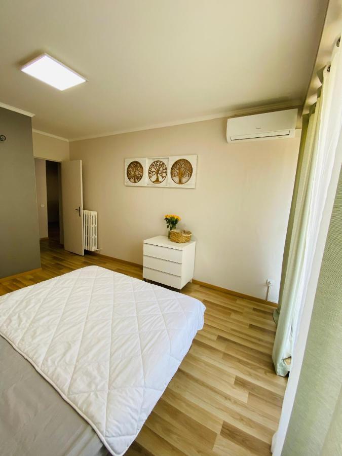 Apartment Magnifique 60m2 ,3 Pieces , Equipee,tres Lumineux, 2 Minutes A Pied De La Plage *