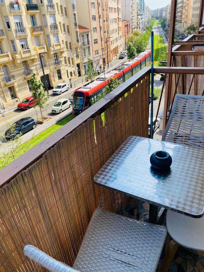 Apartment Magnifique 60m2 ,3 Pieces , Equipee,tres Lumineux, 2 Minutes A Pied De La Plage Nice