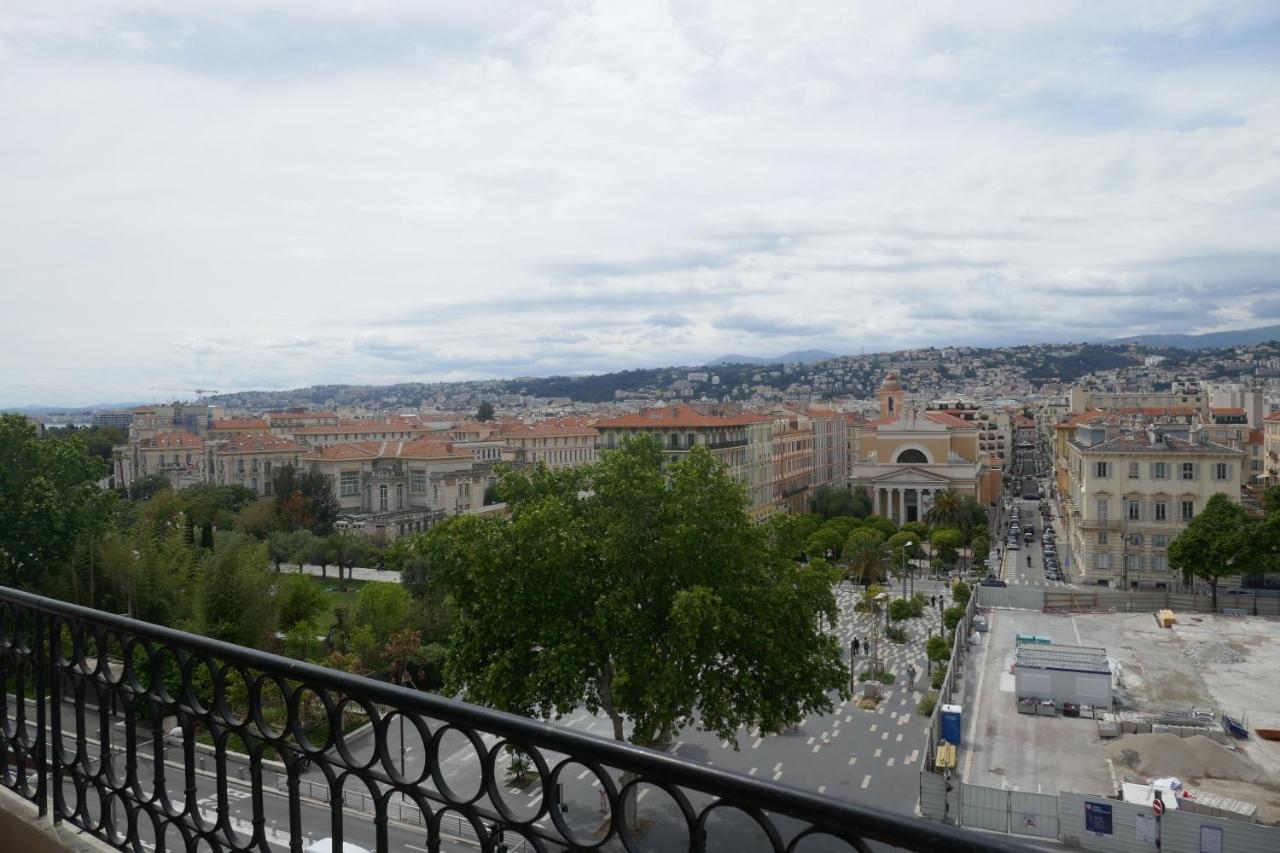 Le Voeu - Avec Vue Sur Nice