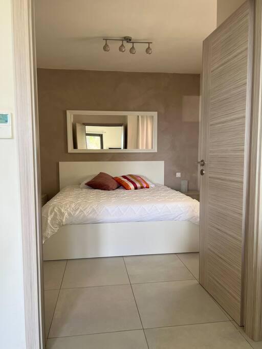 Apartment Tres Joli 2 Pieces Calme Ensoleille Avec Piscine