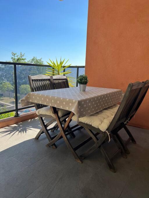 Apartment Tres Joli 2 Pieces Calme Ensoleille Avec Piscine