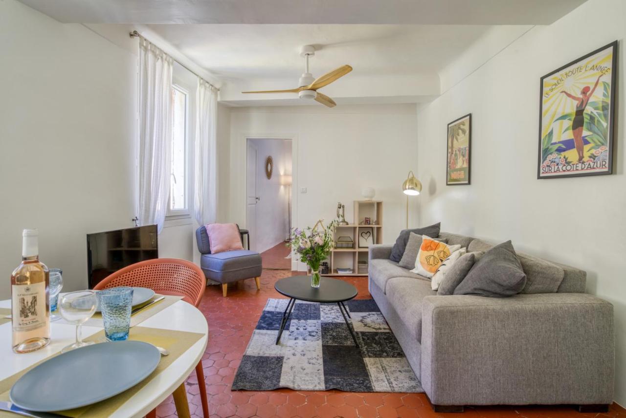 Apartment Typique - 2 Bedrooms,typical Apartment-old Town Nice