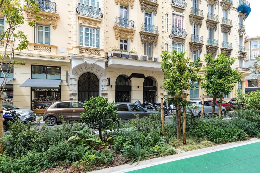 Large Haussmanian In The Heart Of Apartment *
