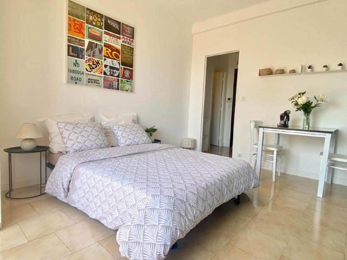 A 100 M De La Avec Clim Et Balcon Apartment Nice