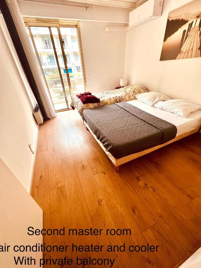 Beachfront Promenade Apartment: Sea Views And Easy Beach Access Apartment *