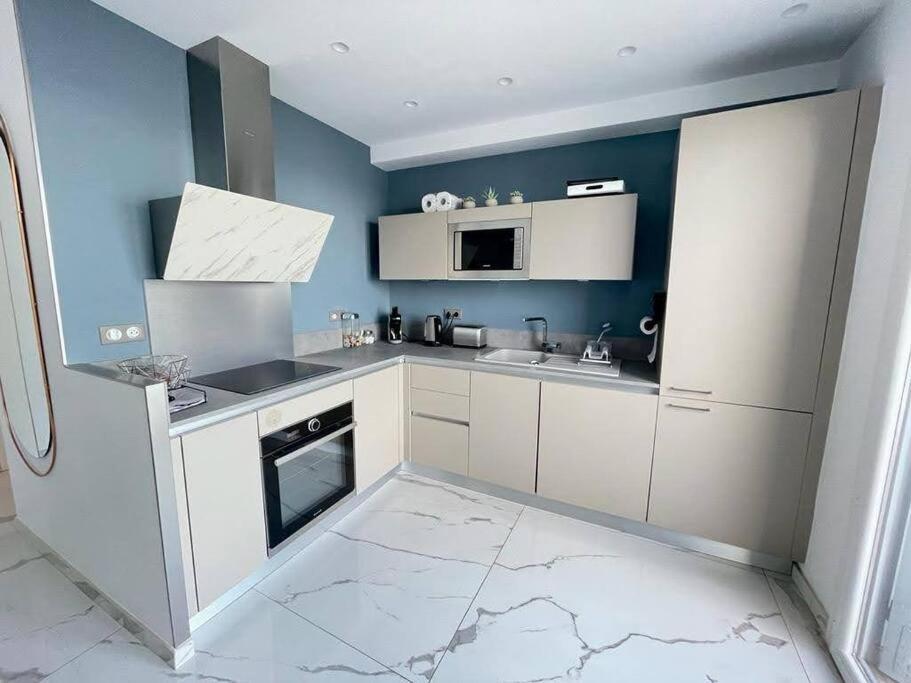 Front, Superbe Pour 4 Personnes *