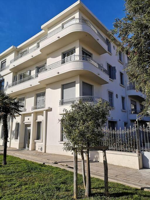 Front, Superbe Pour 4 Personnes * Nice