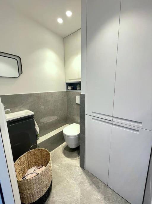 Front, Superbe Pour 4 Personnes Nice