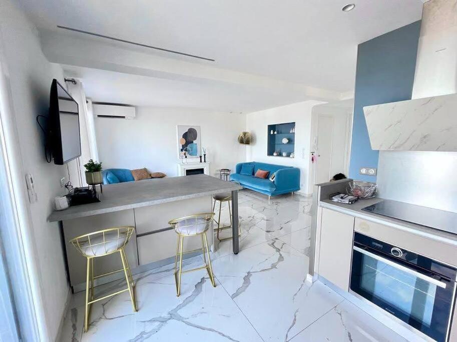 Front, Superbe Pour 4 Personnes * Nice