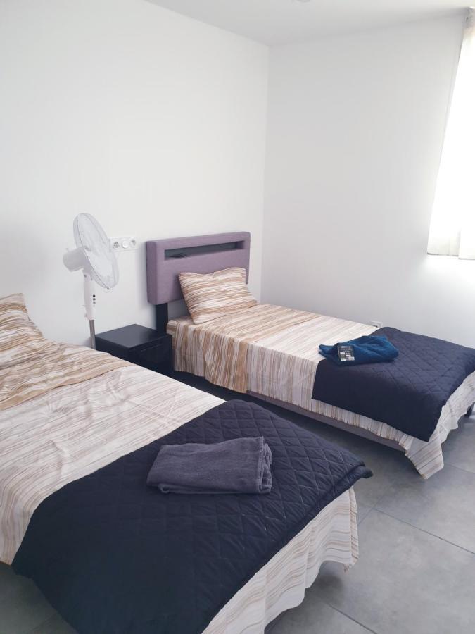 Seaside Haven: Private With Ocean View And Convenient Transport Links Bed & Breakfast *