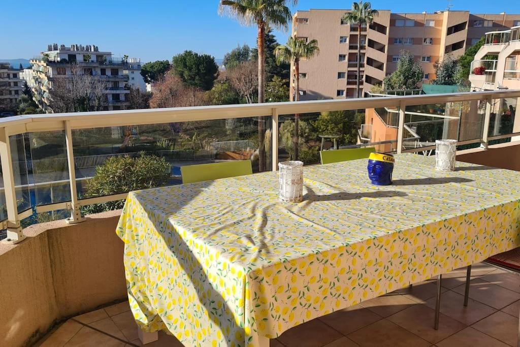 Vue Mer Sur Les Hauteurs De *